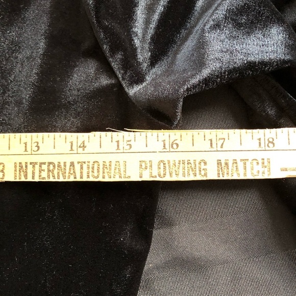 Elegant Black Velvet Dress - Picture 6 of 12